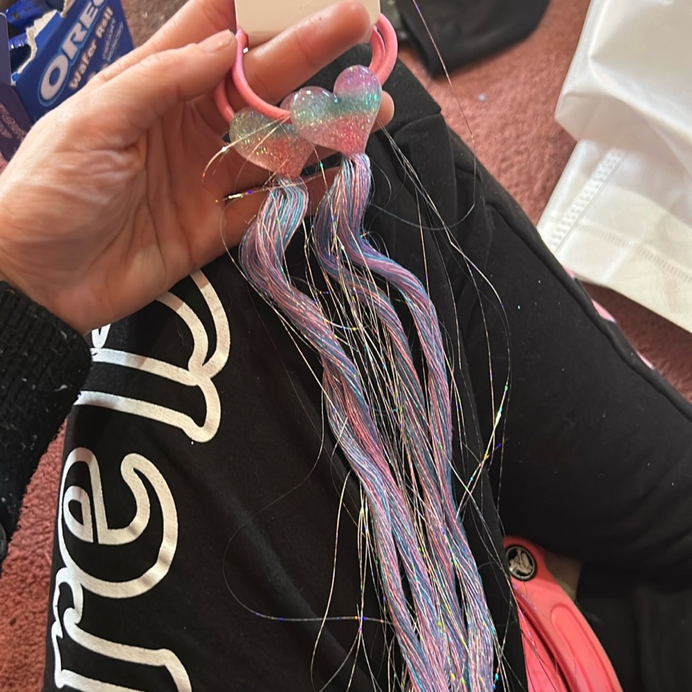 A pack of 2 hair extension hair tyes